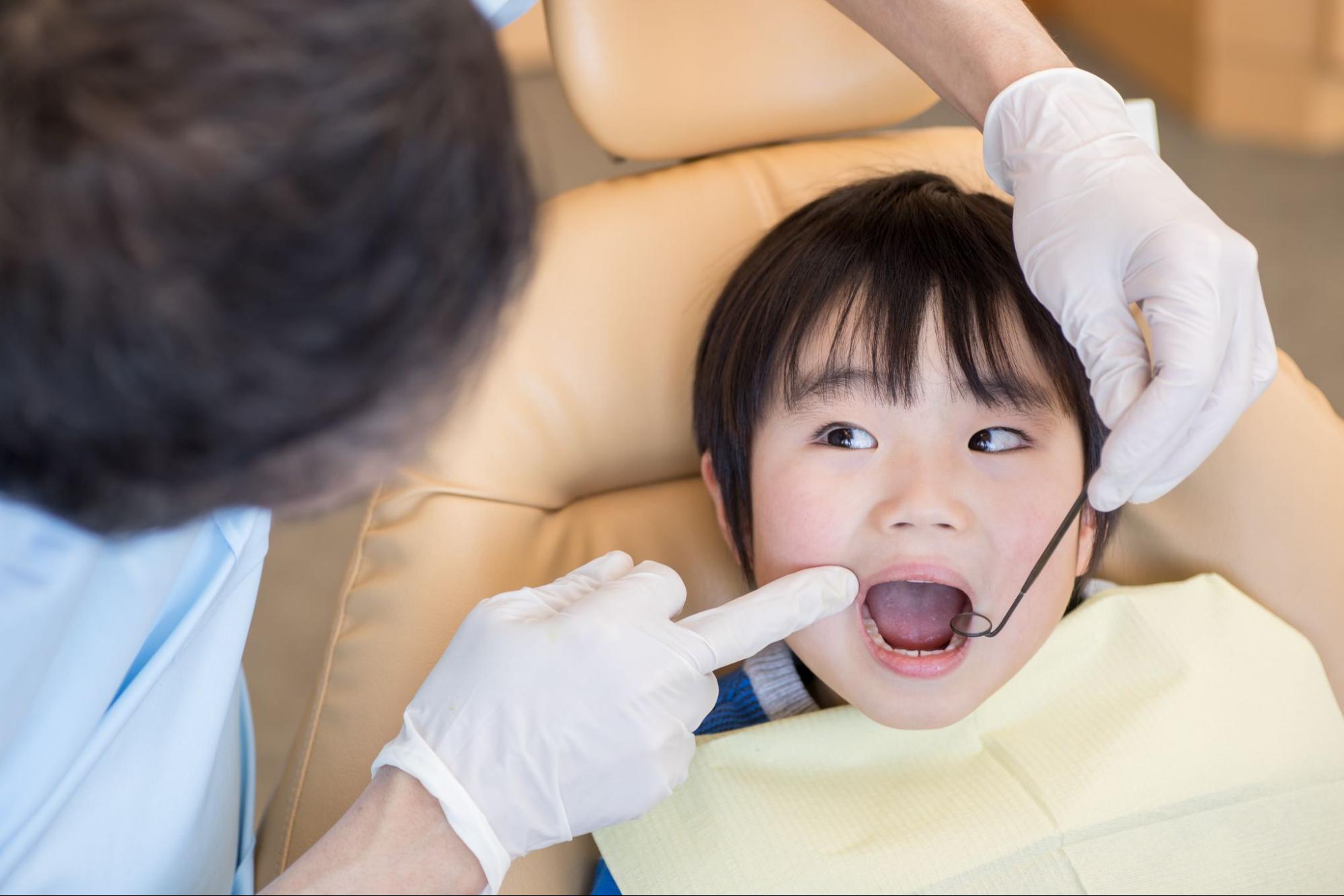 子どもの歯科検診の様子