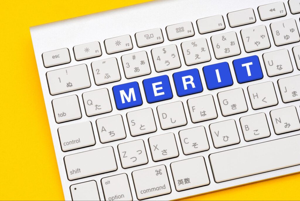 MERITと書かれたキーボード