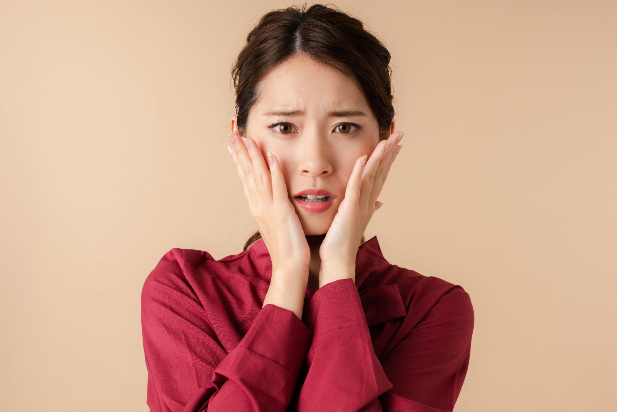 虫歯だらけで歯科医院に不安がある女性