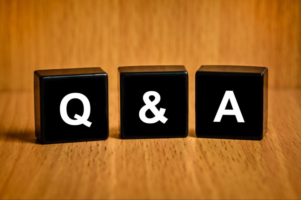 Q&Aと書かれたブロック