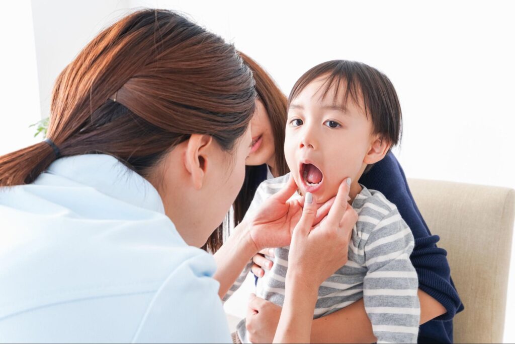 子どもの歯科検診の様子
