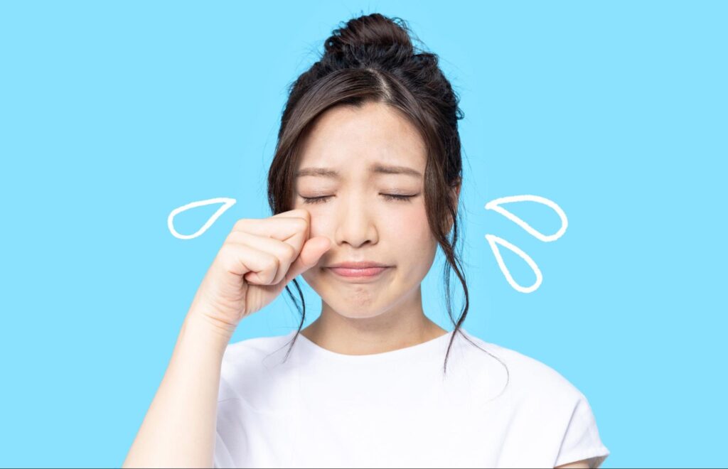 虫歯が痛くて泣いている女性